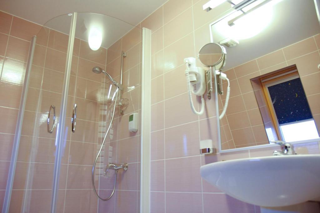 Hotel Anna Junior Тыргу-Жиу Номер фото