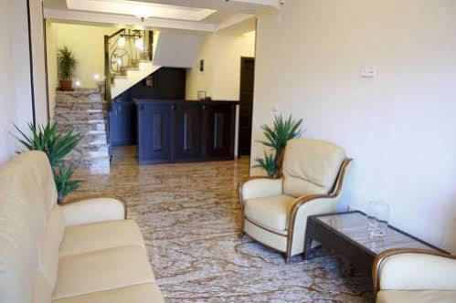 Hotel Anna Junior Тыргу-Жиу Экстерьер фото